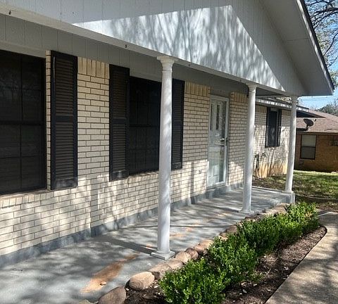 2nd image of 558 Beverly Ln