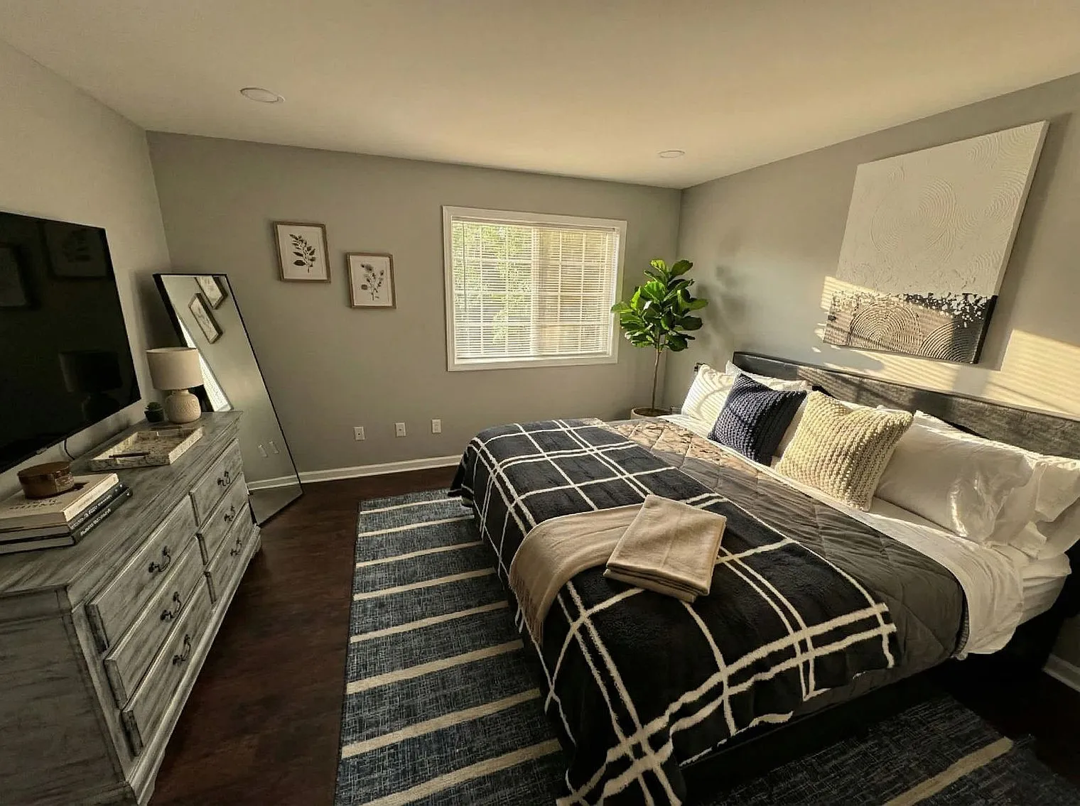 3 bed, 2.0 bath, 1593 sqft, $4,740 — Photo 3