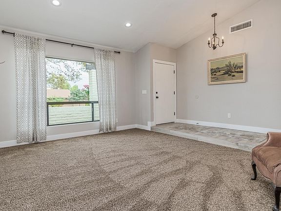 5th image of 2215 E Sahuaro Dr