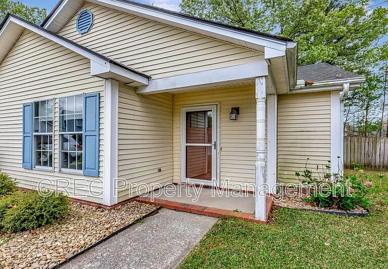 207 Lynton Ct — Photo 2