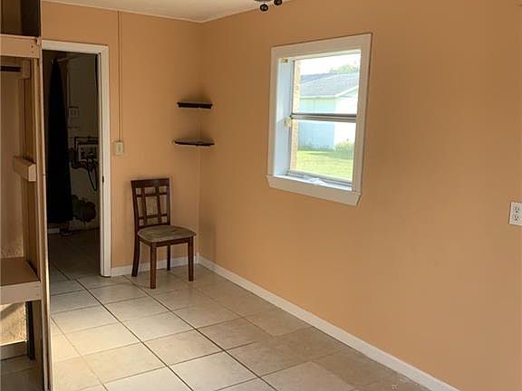 3rd image of 316 Poinsettia Ave