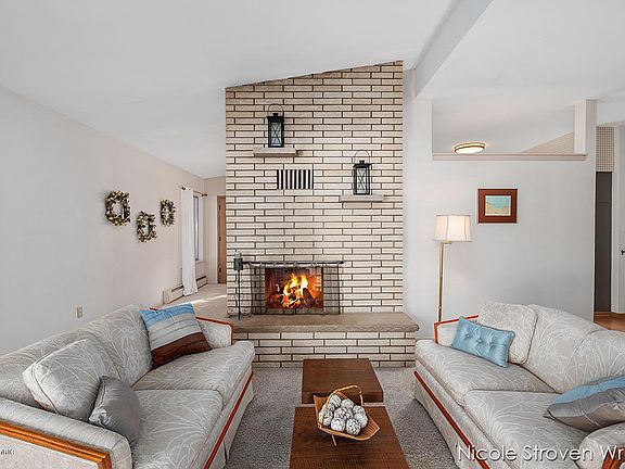 5th image of 1660 Helen Dr