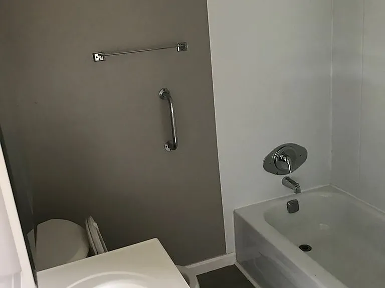 1017 Champaign Ave — Photo 4