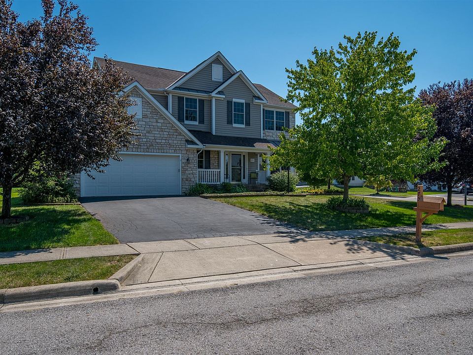 1st image of 275 Fox Glen Dr E