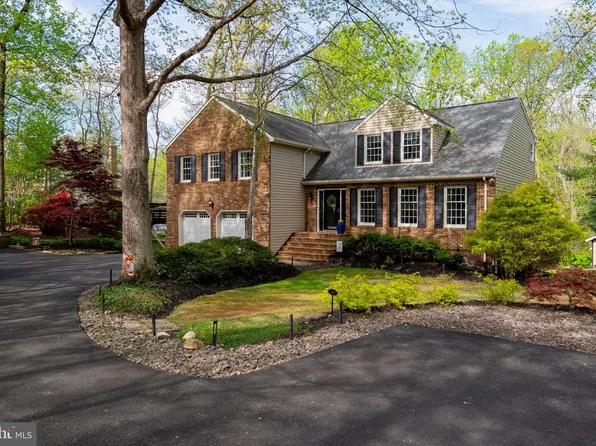 305 Charles Hall Dr, Millersville, MD 21108