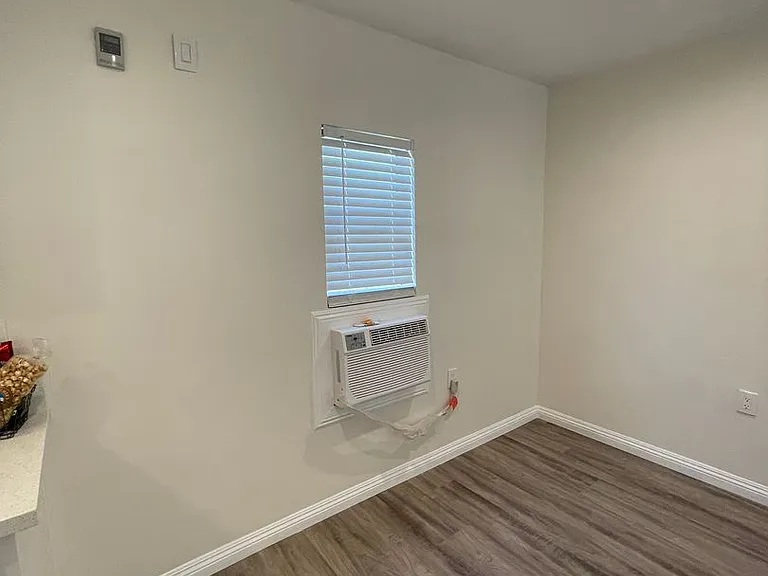 1415 S Marengo Ave. — Photo 11