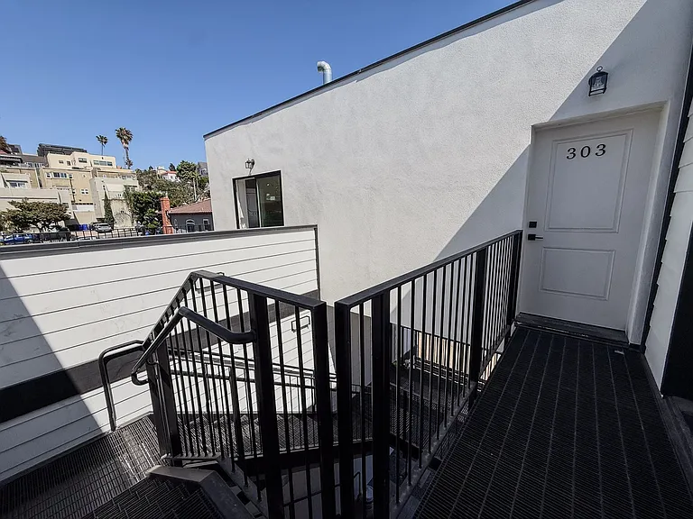 2519 Columbia Street — Photo 9