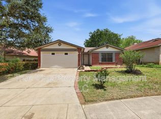 7911 Corona Rdg, San Antonio, TX 78244