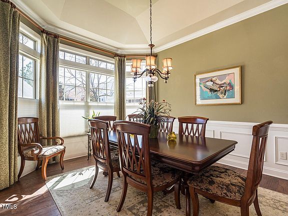5th image of 83 White Pine Dr