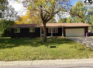 552 Park Pl, Moundridge, KS 67107