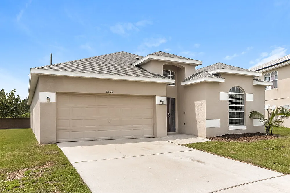 4 bed, 2.0 bath, 1946 sqft, $2,395 — Photo 3