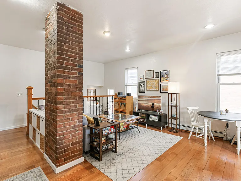 208 S Lincoln St #D — Photo 1