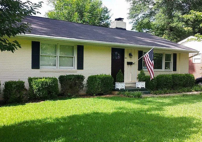 1301 Mockingbird Ln — Photo 1