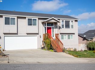 125 SE Rouge St, Winston, OR 97496