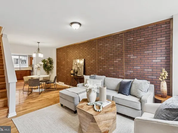 627 Fernon St, Philadelphia, PA 19148