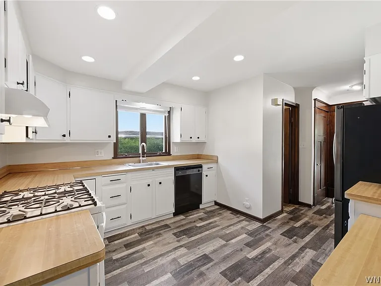 259 California Dr — Photo 10