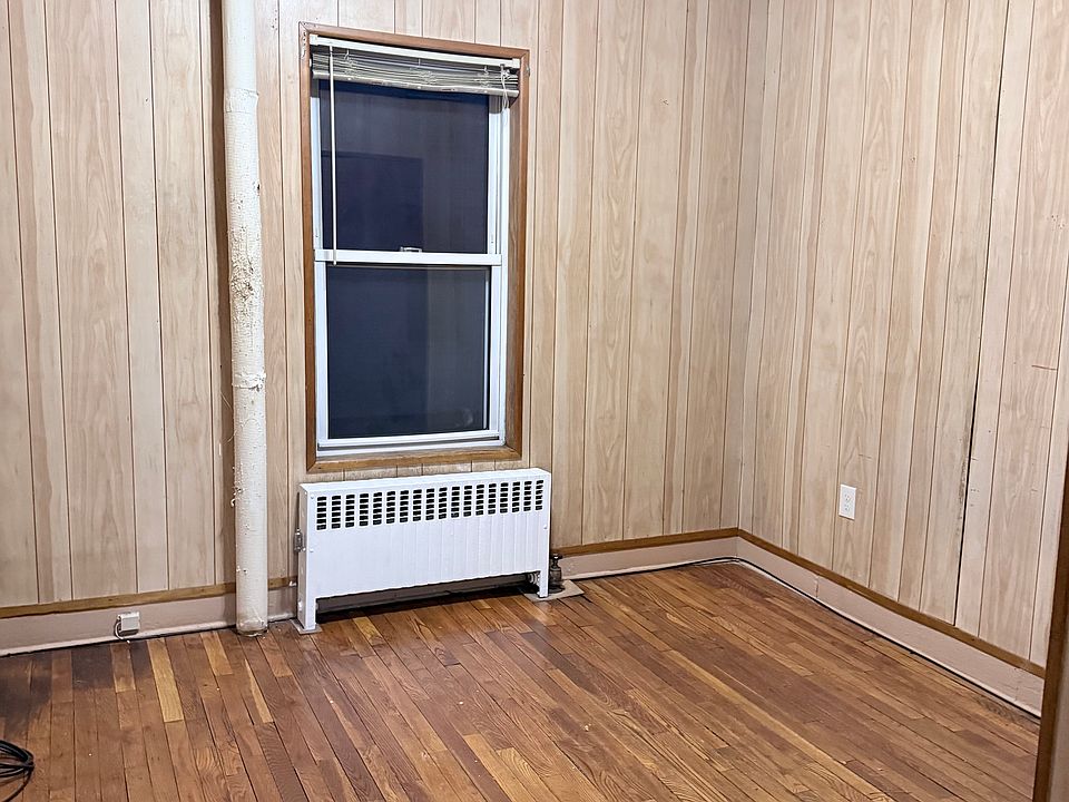 1st image of 52 Woodbridge Ave