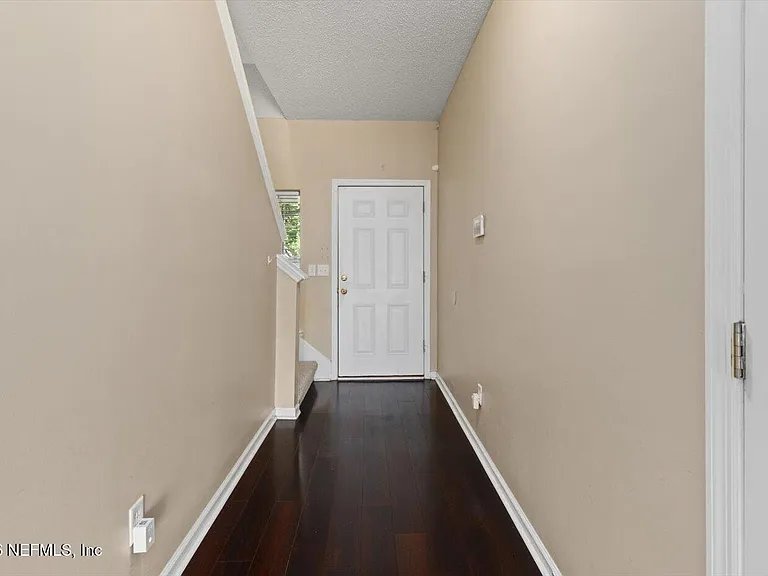 8618 Ribbon Falls Ln — Photo 4