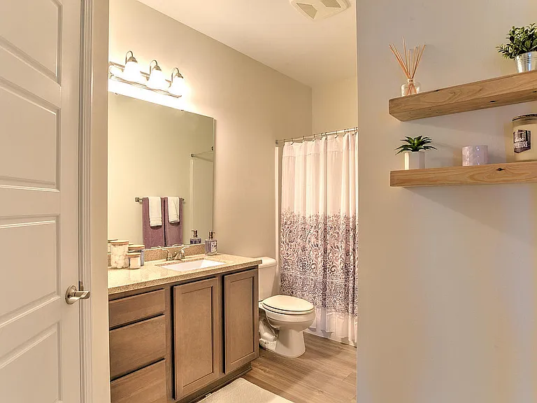 10 Newbridge Apartments — Photo 11