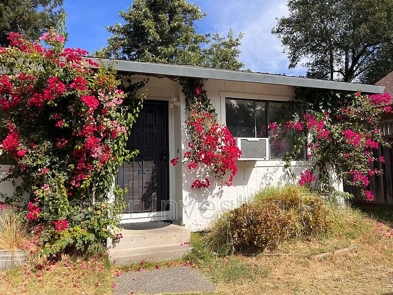 2 bed, 1.0 bath, $2,600 — Photo 1