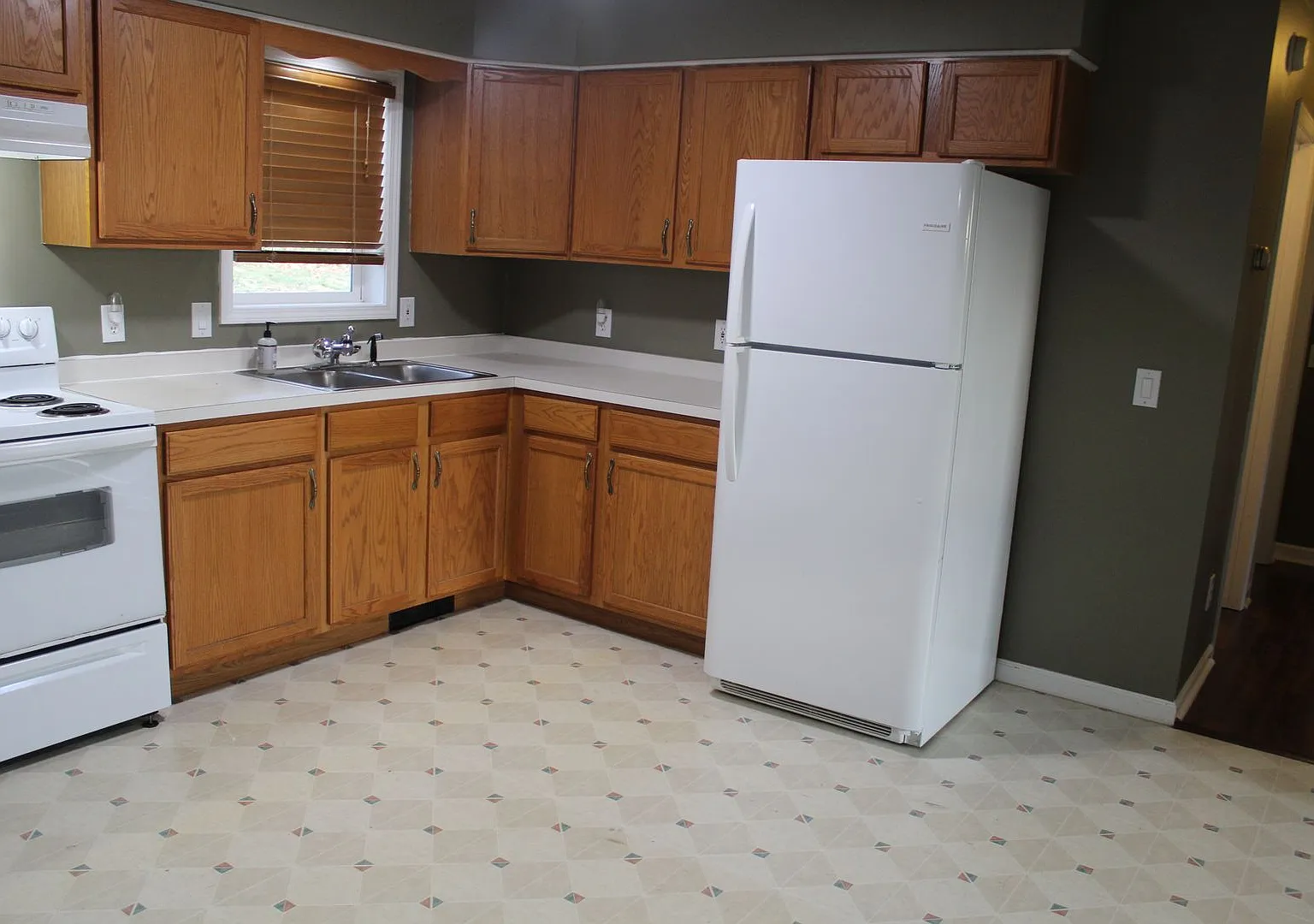 Semi-Detached Duplex in Dallastown — Photo 3
