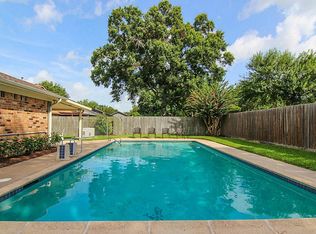 16123 White Star Dr, Houston, TX 77062