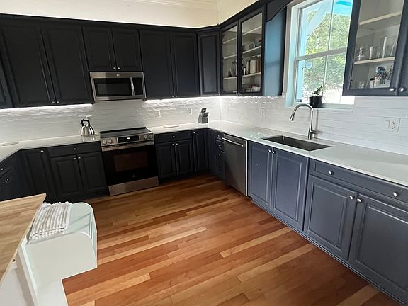 3rd image of 28 E Rosevear St