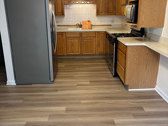 4th image of 114 N 3rd Ave