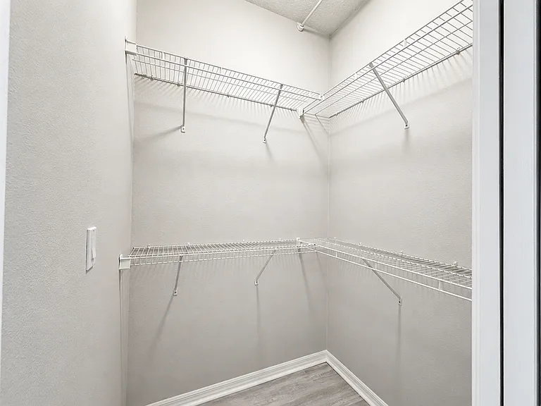 1059 Meadow Breeze Ln — Photo 14