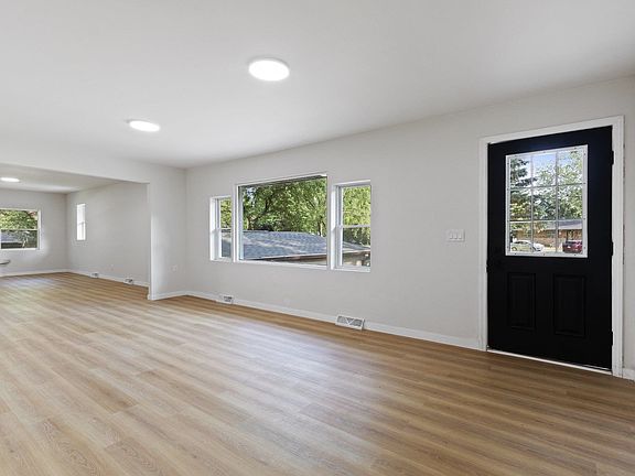4th image of 401 Homestead Ln