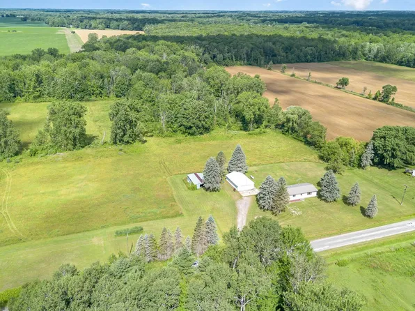 5133 N Eight Mile Rd, Pinconning, MI 48650