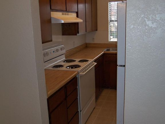 5th image of 3819 Coates Cir