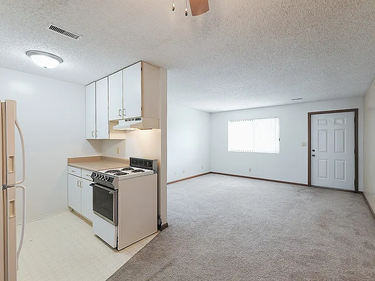 Campus Edge Apartments — Photo 16