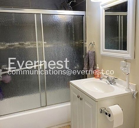 5th image of 3240 N Clark St APT 3M