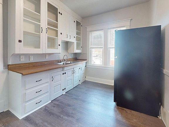 4th image of 2046 Wyandotte Ave #2046