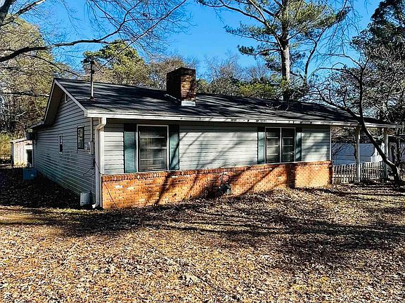 3rd image of 122 Hamaker St SW