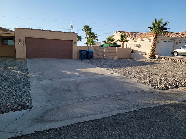 3949 Lunar Dr — Photo 2