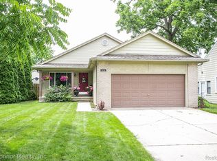 418 S Belle River Ave, Marine City, MI 48039