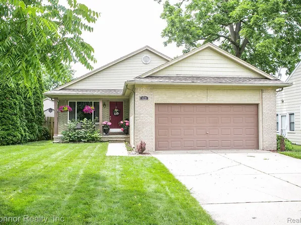 418 S Belle River Ave, Marine City, MI 48039