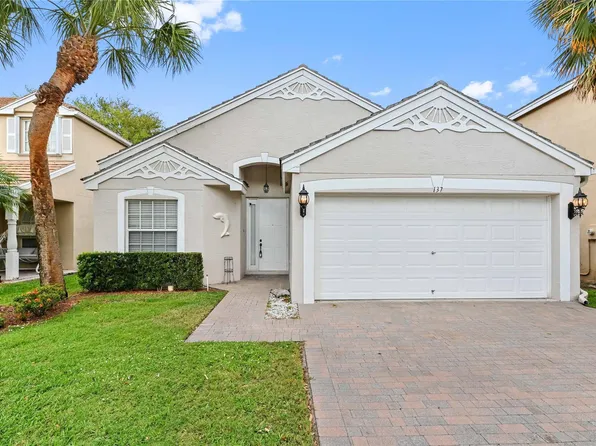137 Canterbury Pl, Royal Palm Beach, FL 33414