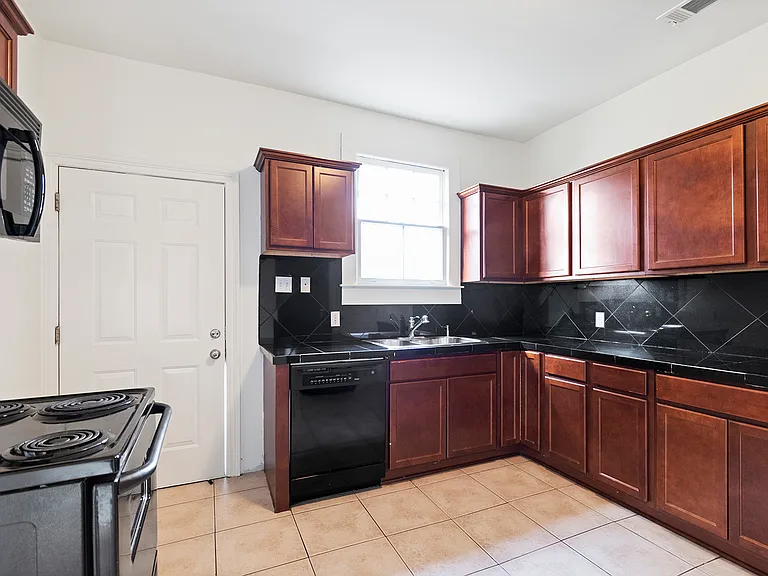 6330 Colbert St — Photo 5