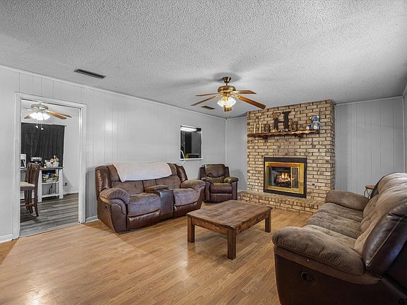 5th image of 215 N Oaks Dr