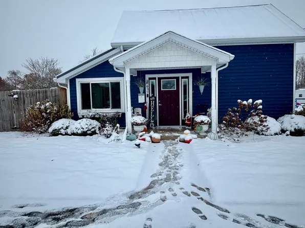637 W 1st St, Albany, IN 47320