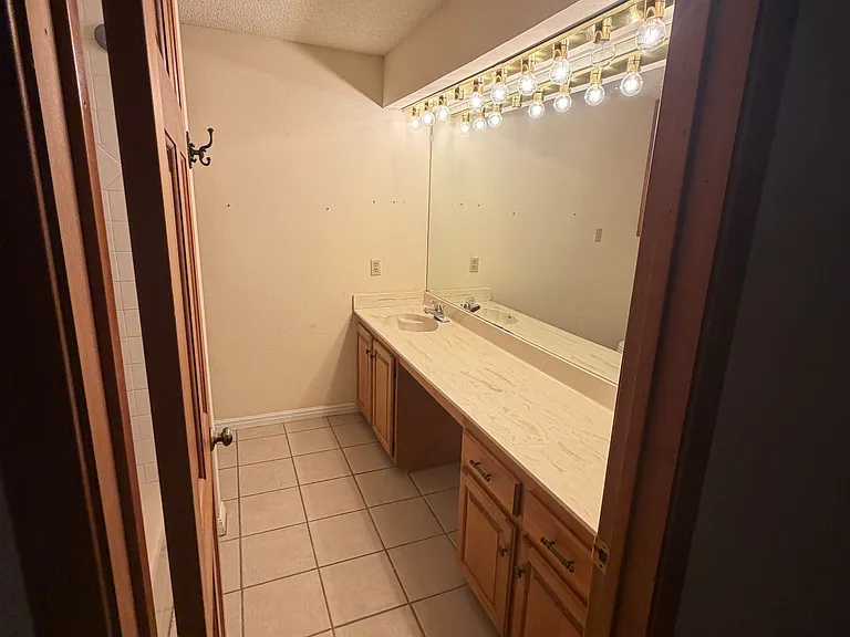 5205 Country Club Dr — Photo 10