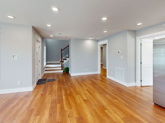 4th image of 1704 Highland Ave APT 1