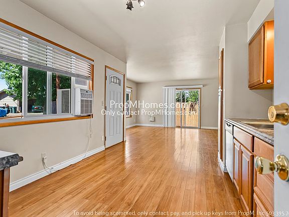 5th image of 943 NE Lincoln St APT A