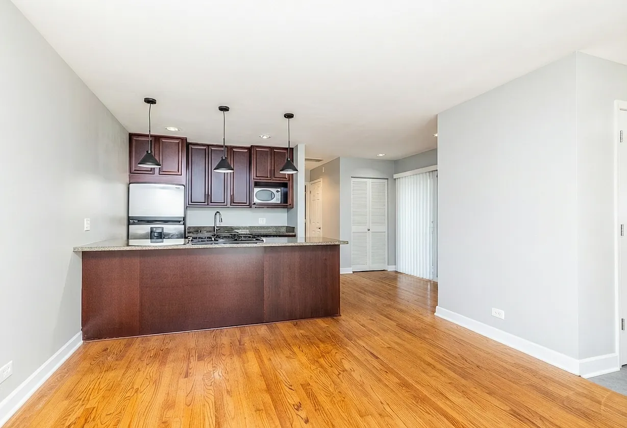 1 bed, 700 sqft, $1,599 — Photo 3