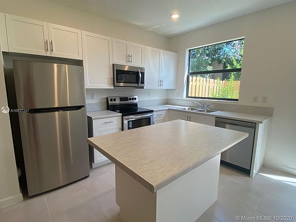 4th image of 650 NE 207th Ln