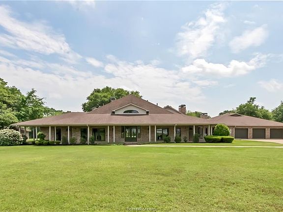 3rd image of 5422 Cole Ln