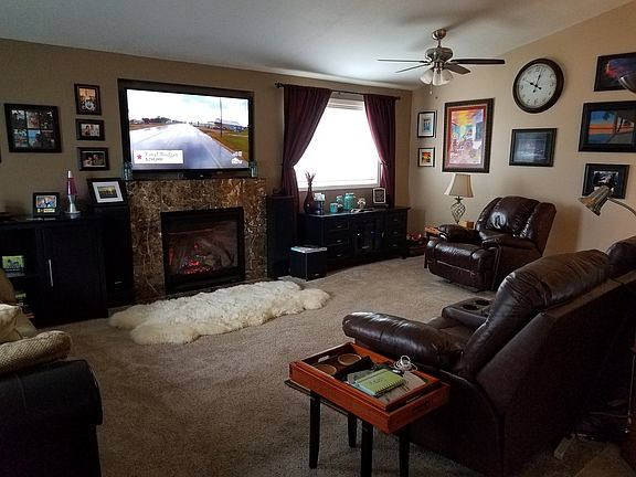 Living Room w/fireplace